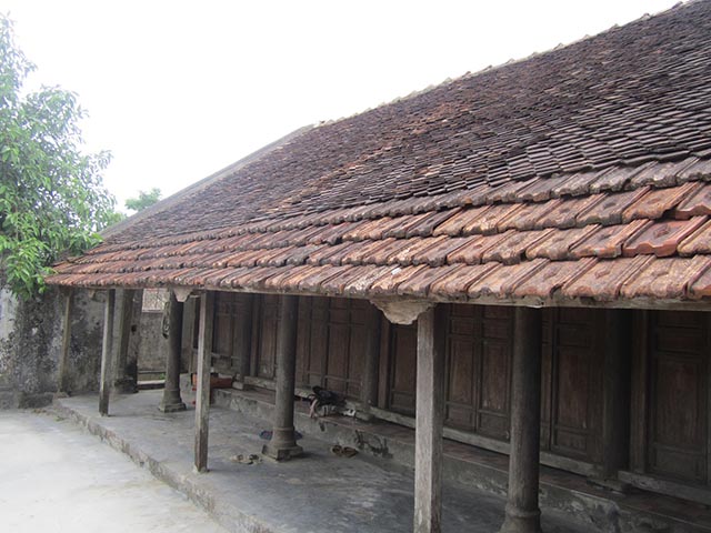 Căn nhà gỗ cổ truyền ngày xưa (nguồn internet)