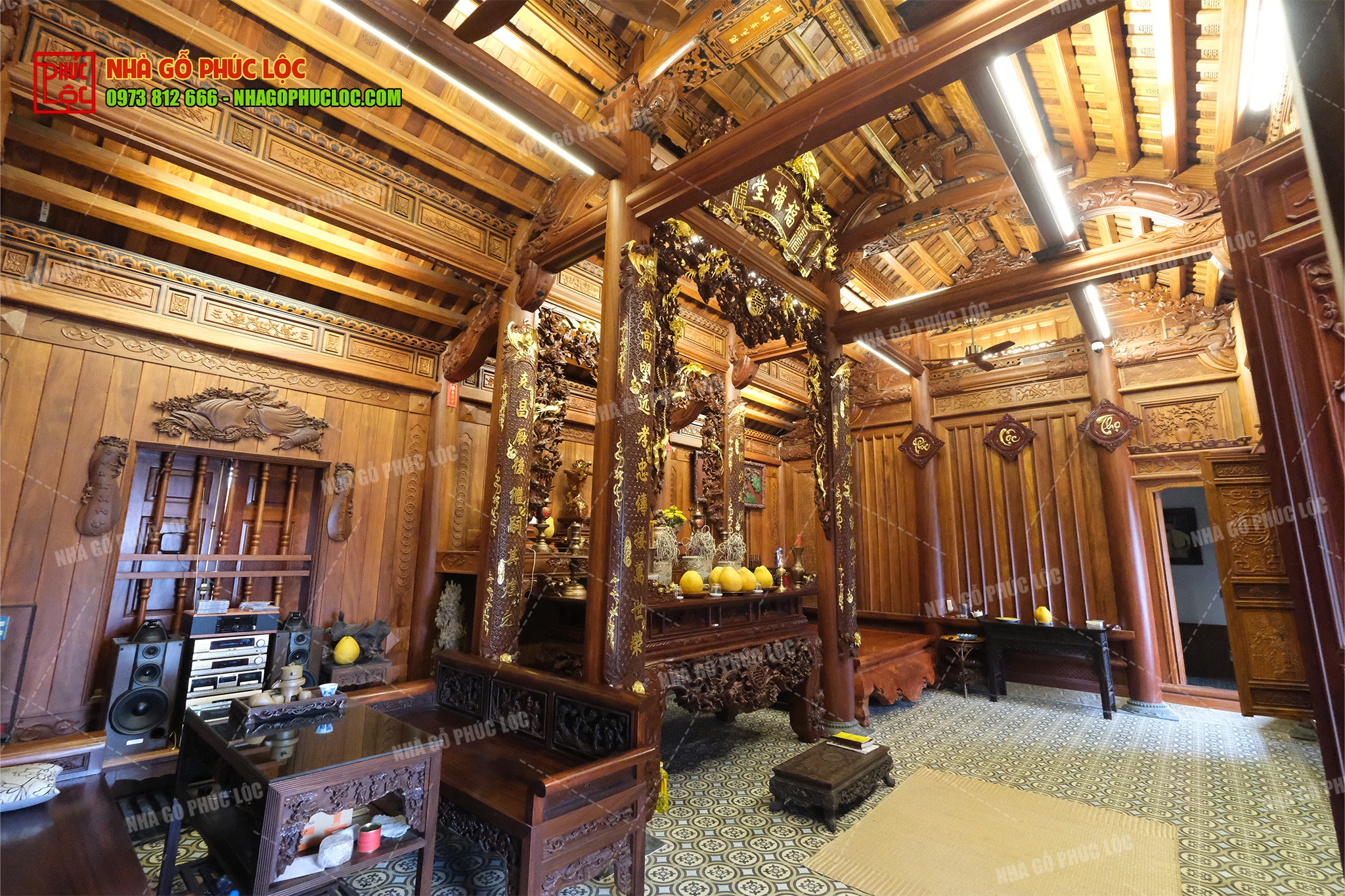 Sự tinh xảo trong phòng thờ nhà gỗ lim