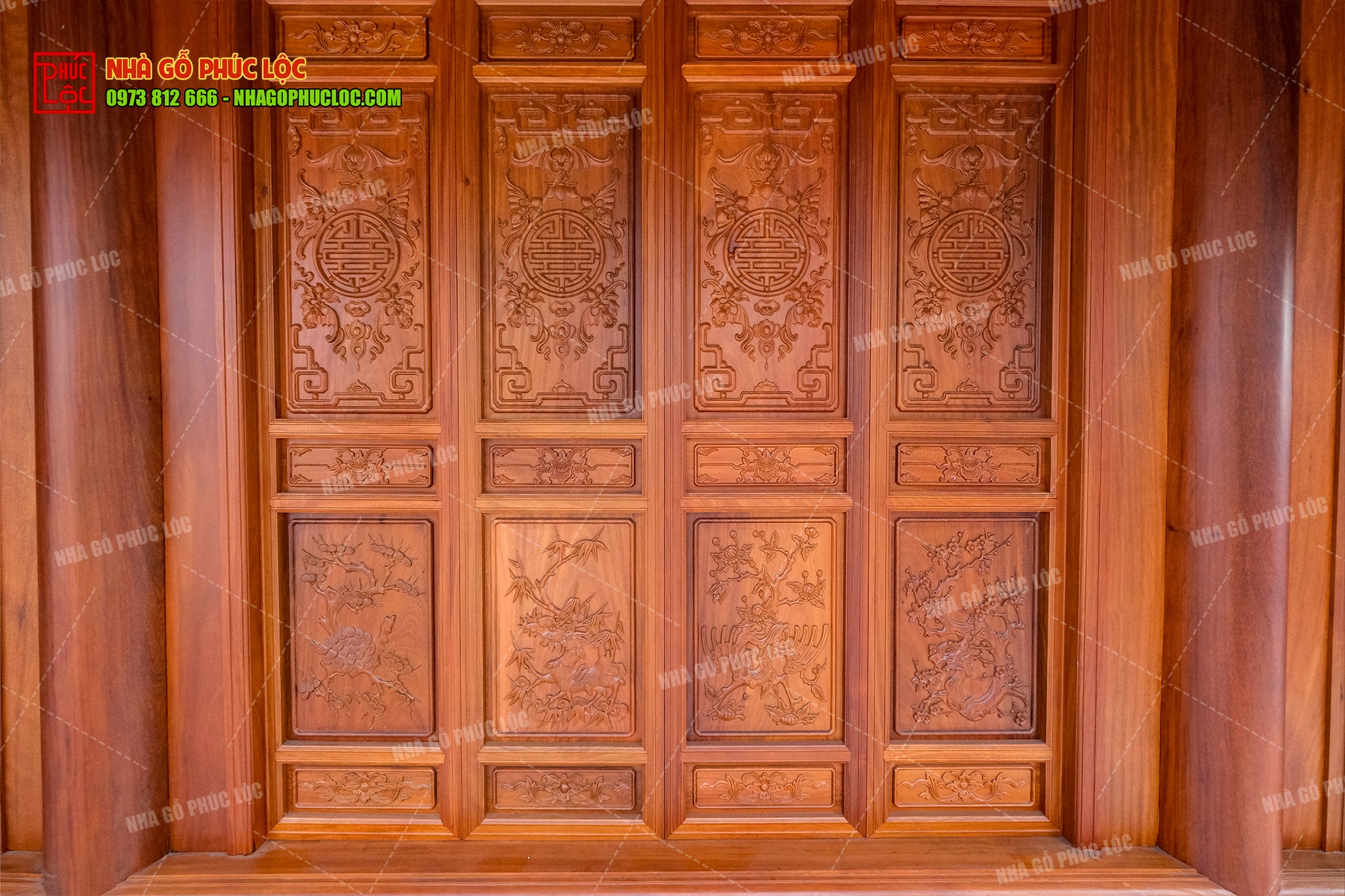 Họa tiết tứ quý được khắc trên cửa bức bàn