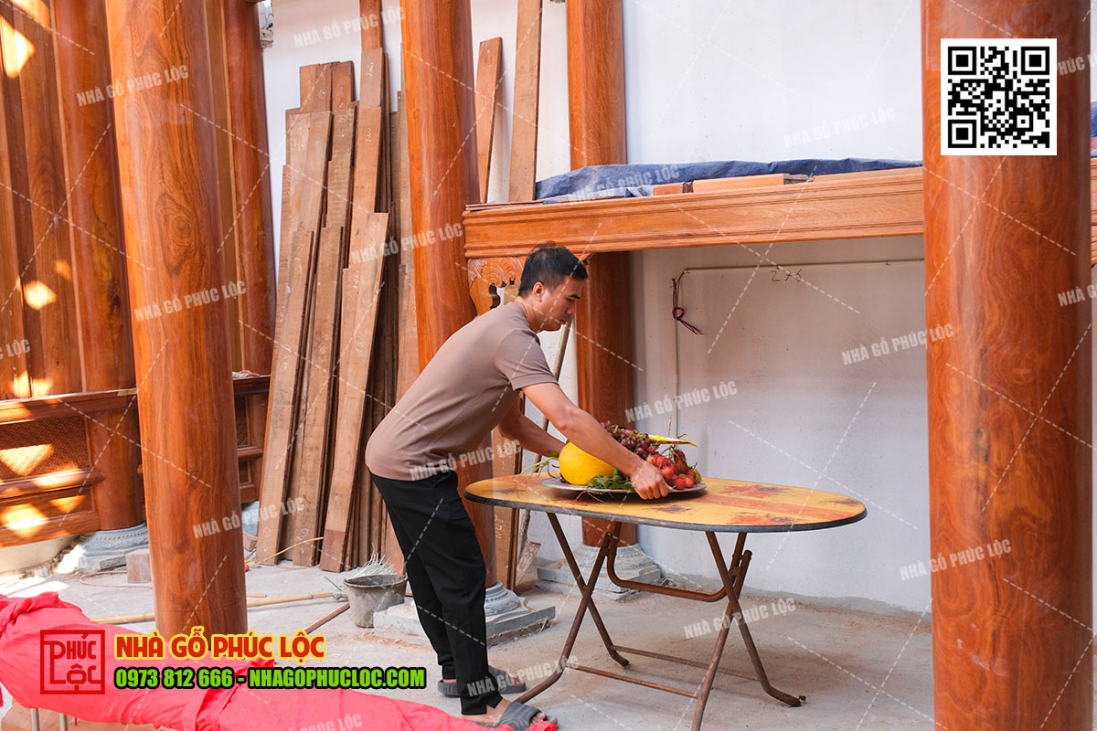 Cất nóc được thực hiện trong khung giờ hoàng đạo 