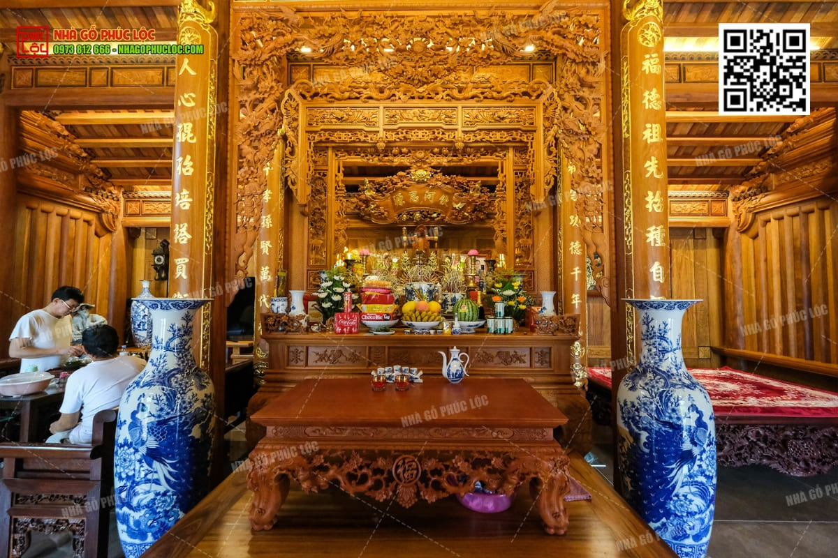 Vai trò và ý nghĩa của bàn thờ ông bà tổ tiên trong nhà gỗ