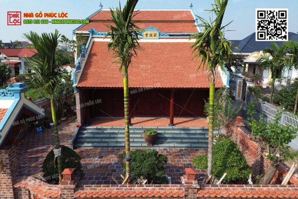 Nhà gỗ đơn sơ kết hợp tiểu cảnh