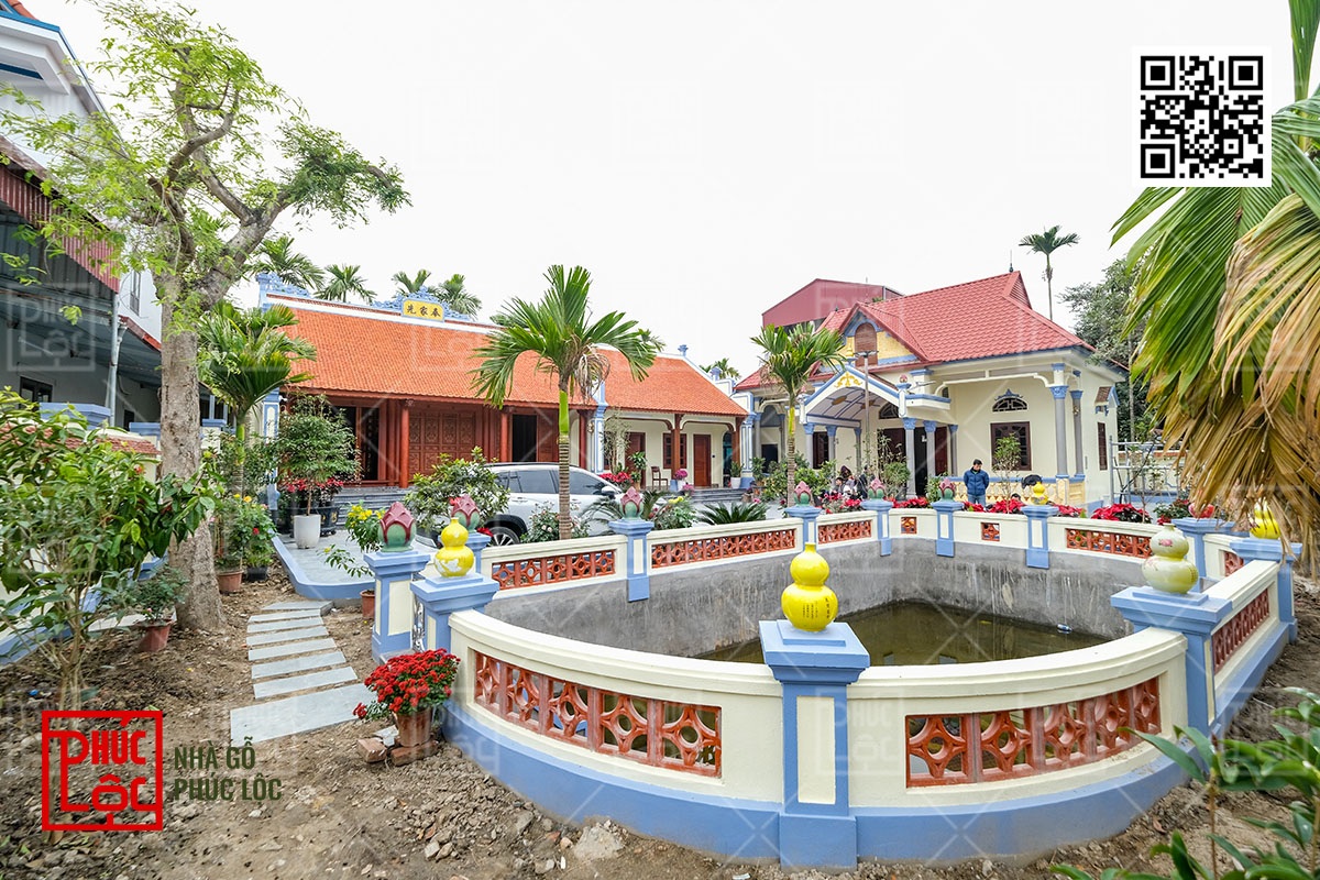 Thiết kế sân vườn hài hòa với đường cong của thế đất